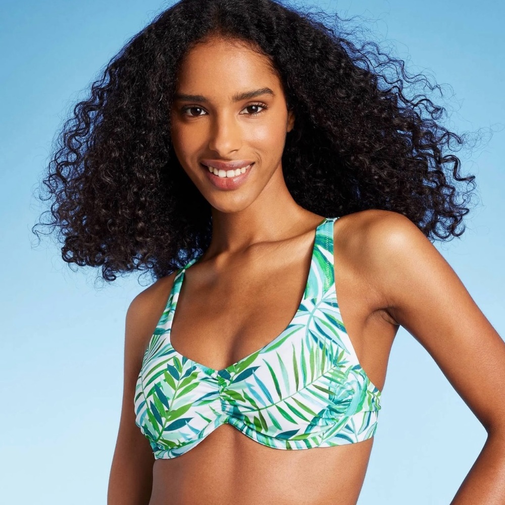 NWT Tropical Leaf Print Bikini Top by Shade & Shore🌴